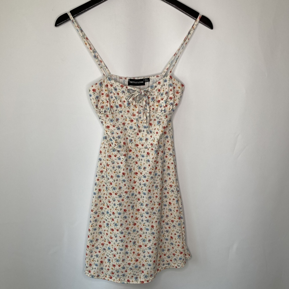 PrettyLittleThing Cream Ditsy Floral Tie Front Dress